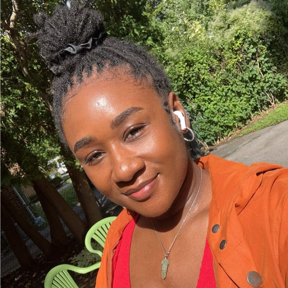 Meet your Posher, Hala.